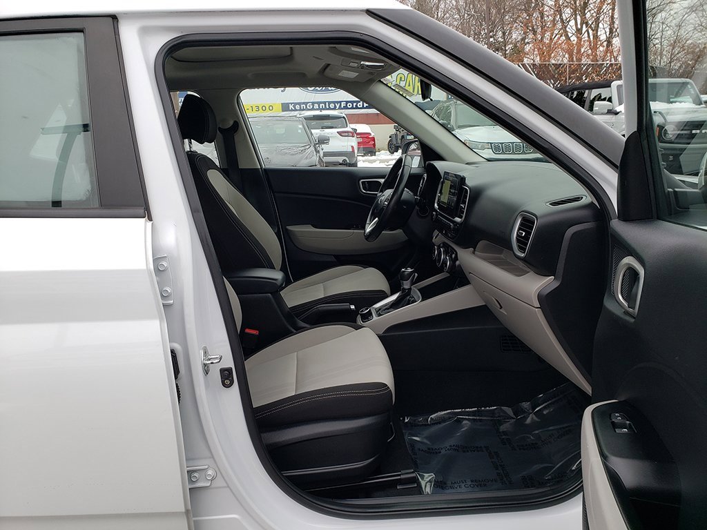 Used 2020 Hyundai Venue SEL w/ Convenience + Premium Package image 19