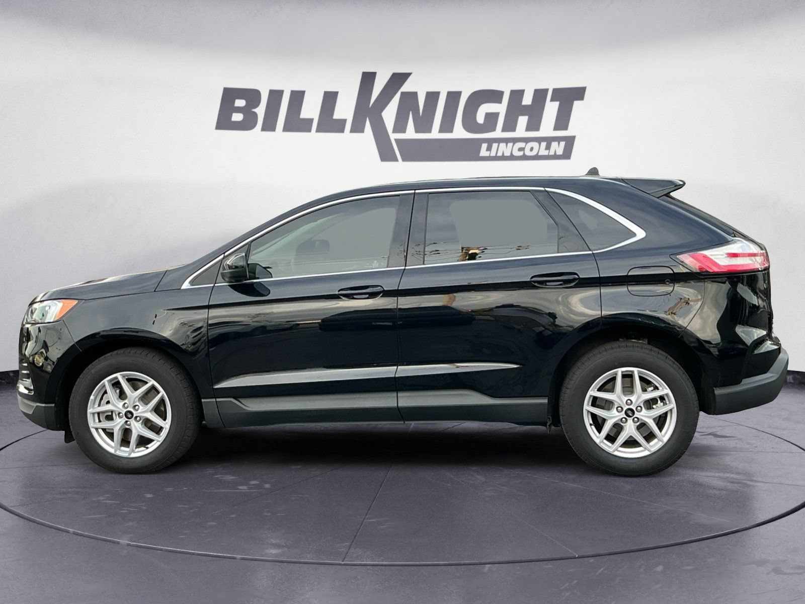 Used 2024 Ford Edge SEL w/ Convenience Package AWD/4WD image 3