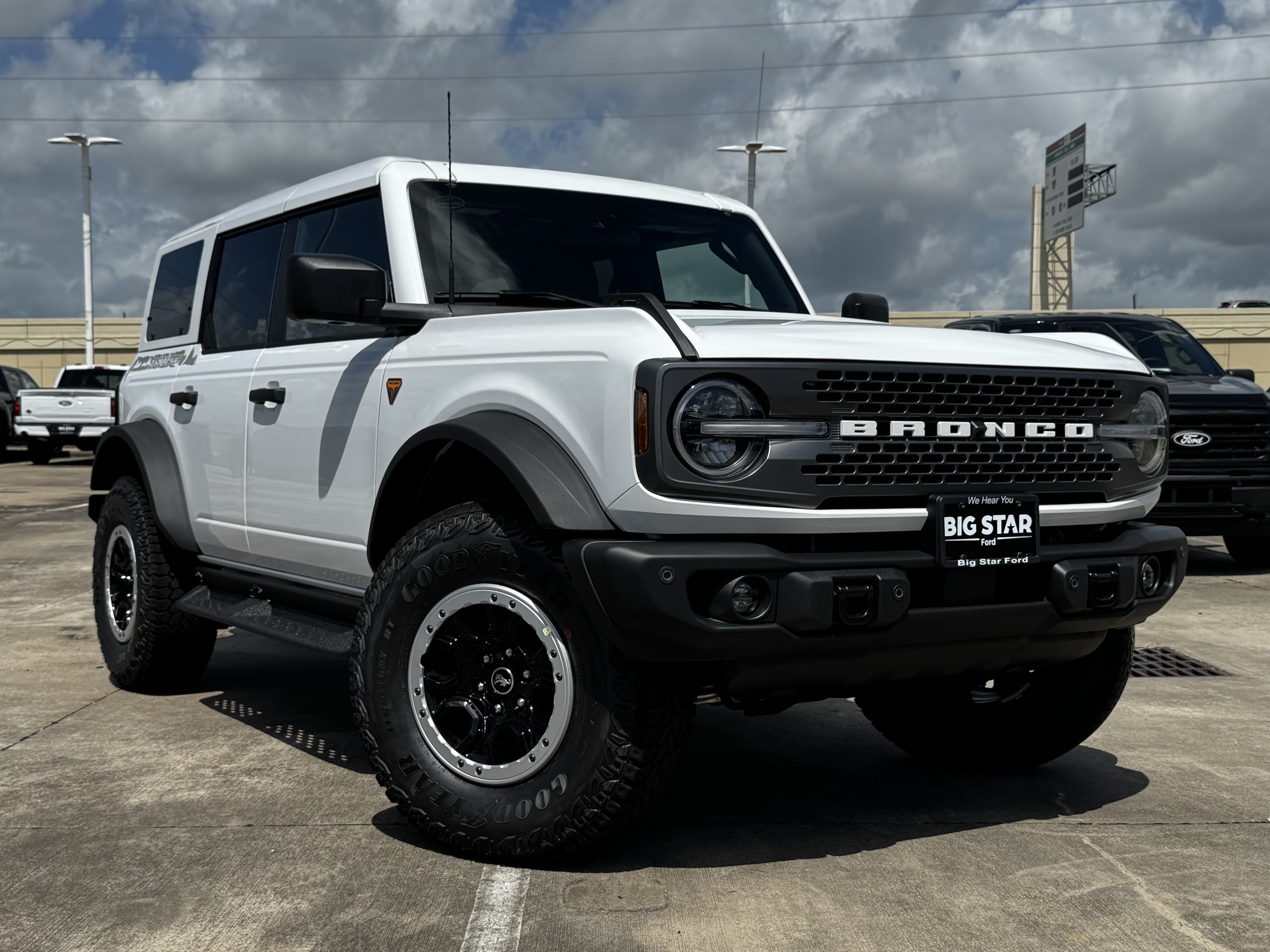 New 2026 Ford Bronco Badlands AWD/4WD video 2