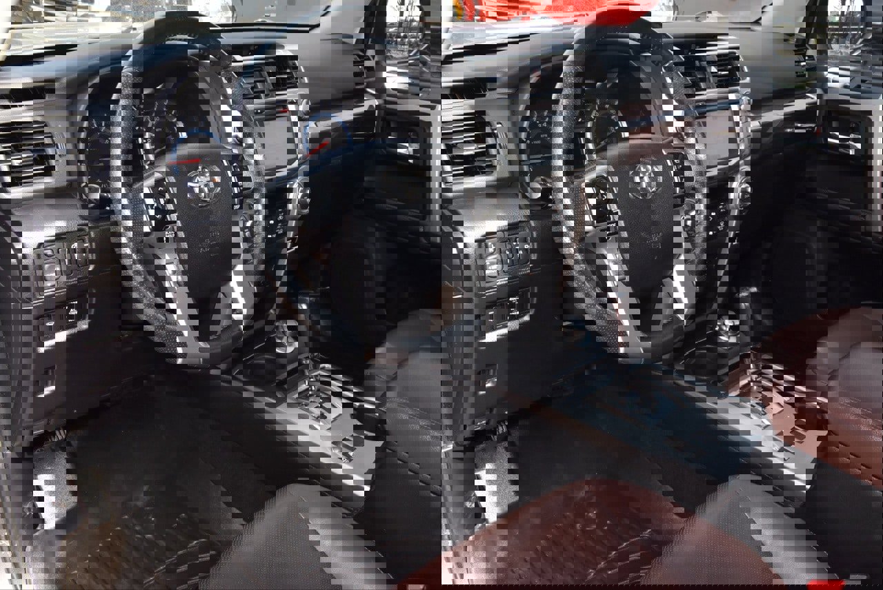 Used 2015 Toyota 4Runner Limited image 34