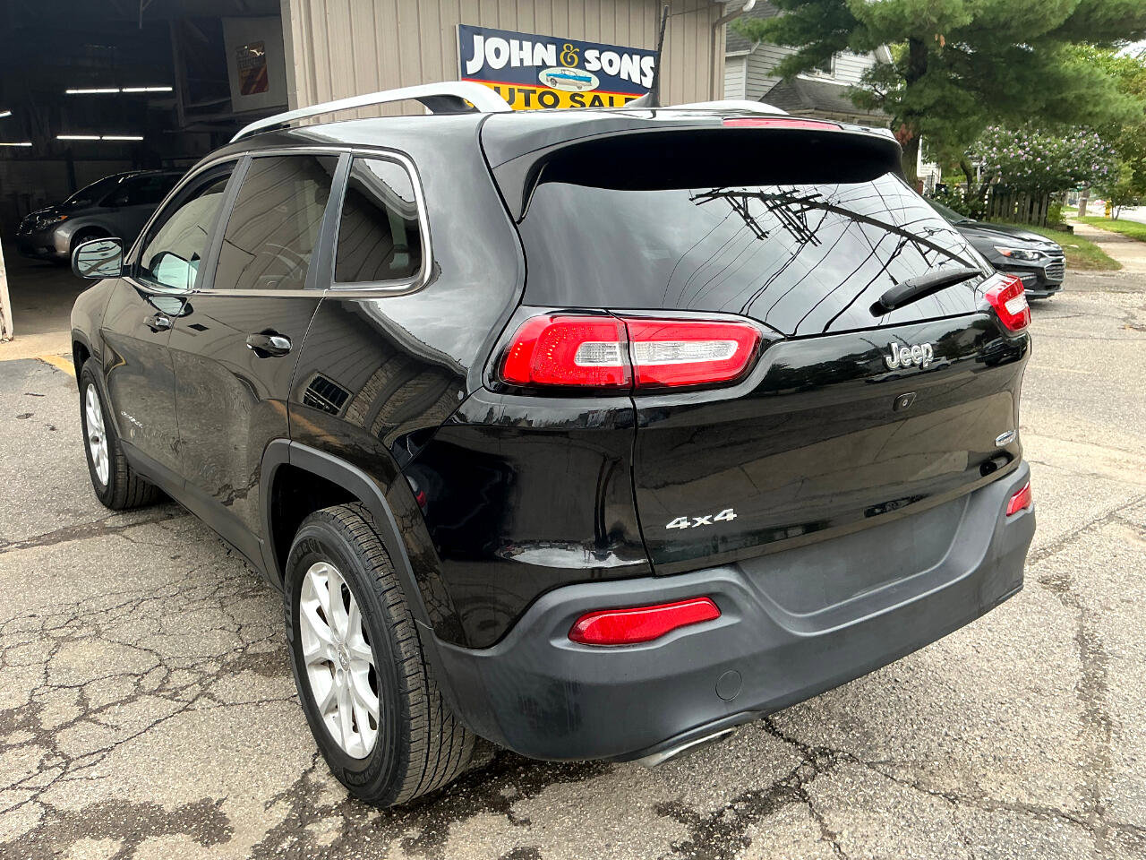 Used 2016 Jeep Cherokee Latitude w/ Cold Weather Group image 5