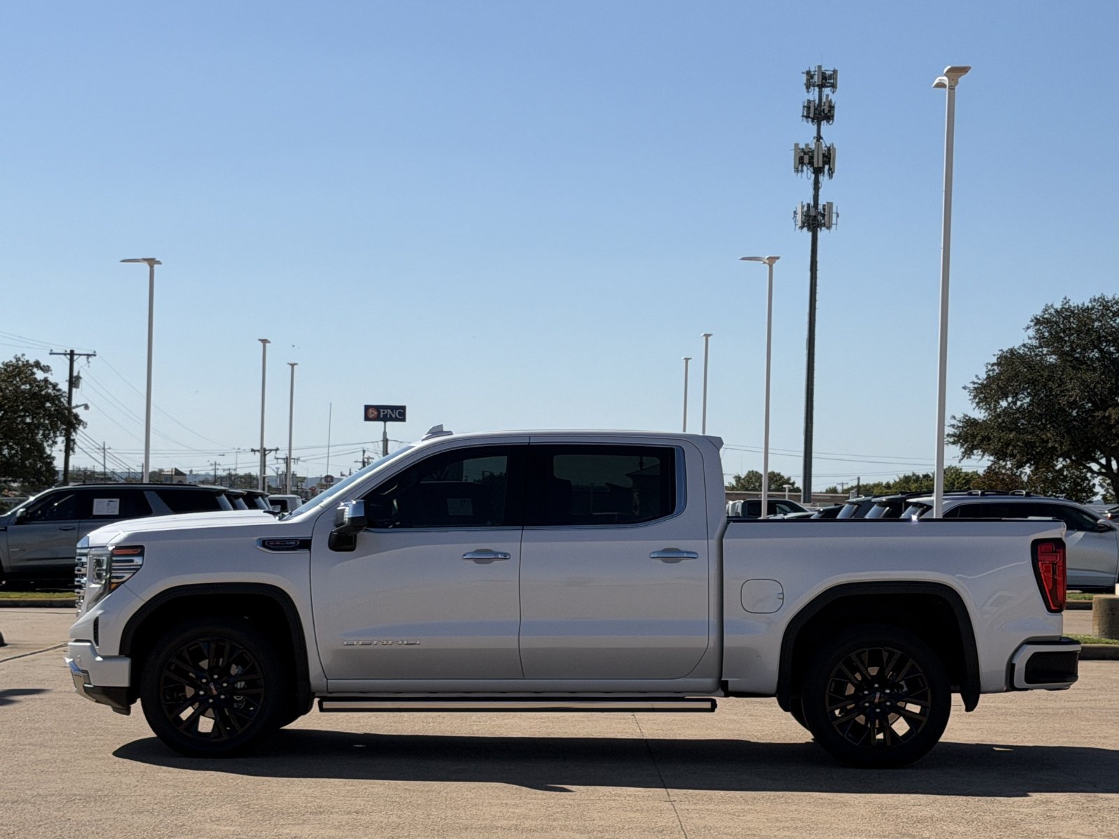 Used 2025 GMC Sierra 1500 Denali w/ Denali Reserve Package AWD/4WD image 7