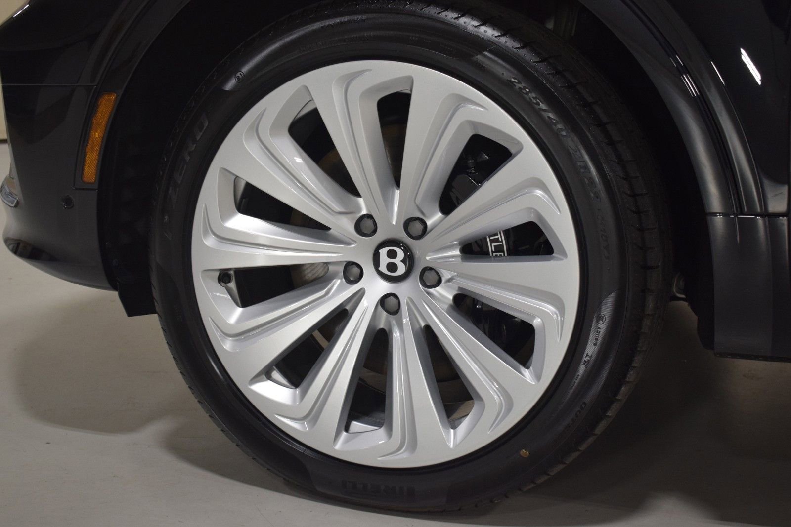 New 2025 Bentley Bentayga AWD/4WD image 12