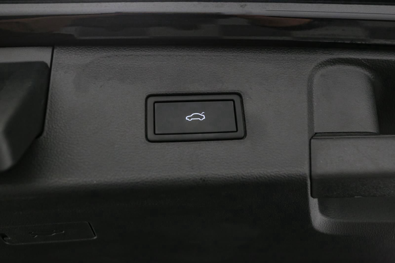 Certified 2025 Volkswagen Atlas SEL AWD/4WD image 16