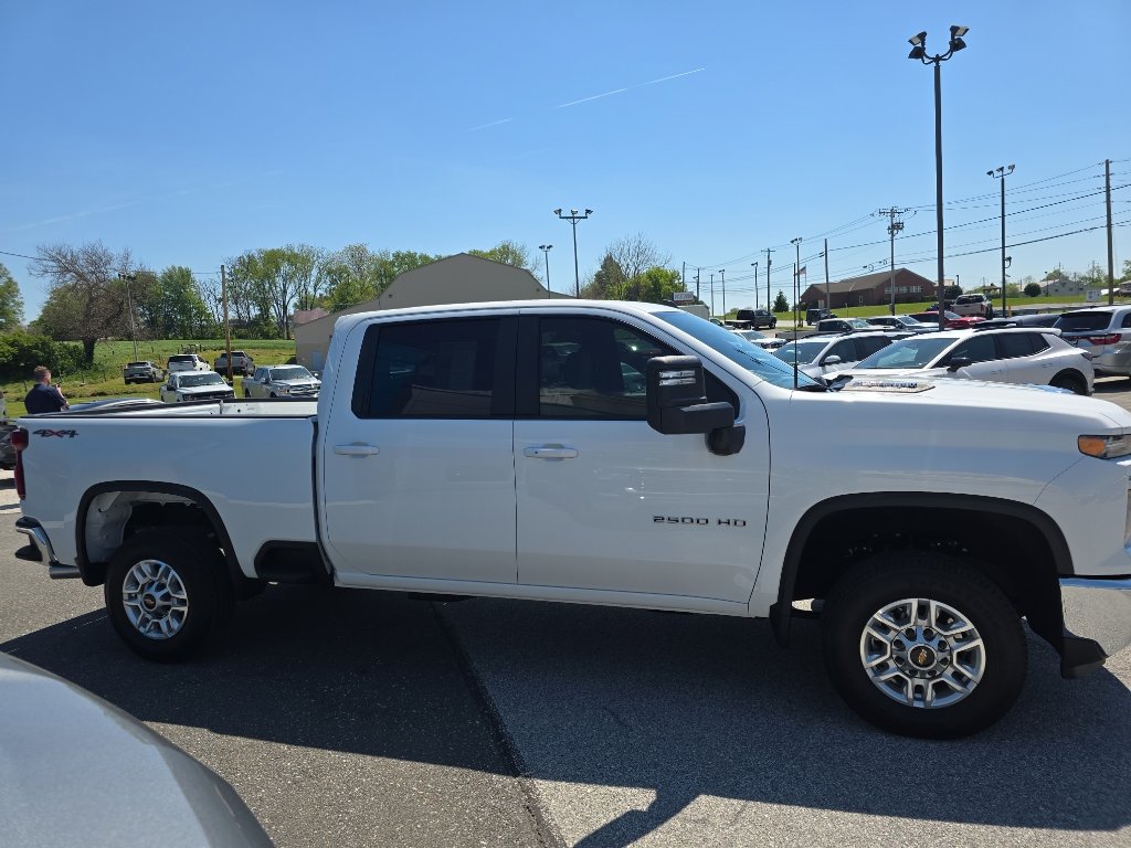 Used 2025 Chevrolet Silverado 2500 LT w/ Convenience Package AWD/4WD image 4