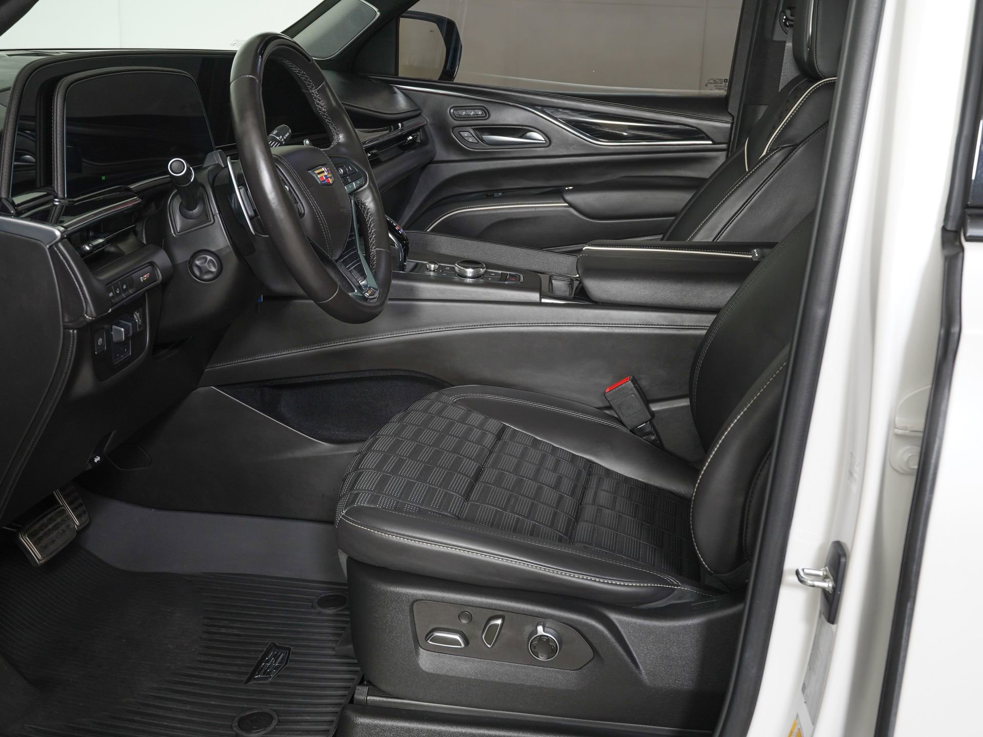 Used 2023 Cadillac Escalade V w/ LPO, ONYX Package AWD/4WD image 15