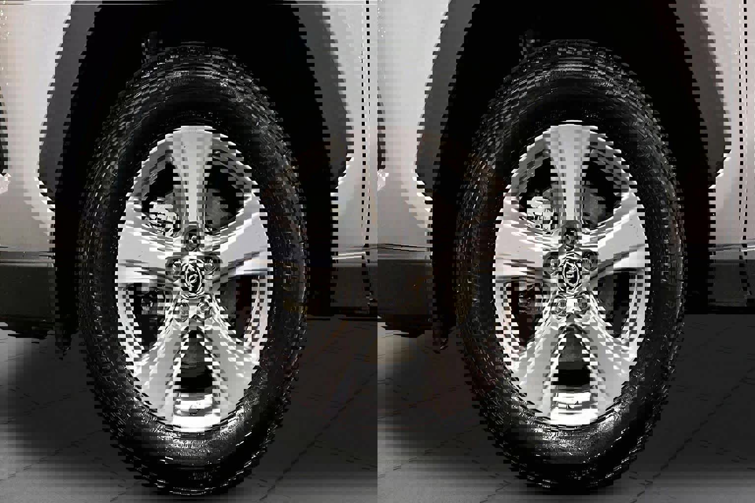 Used 2025 Toyota RAV4 XLE AWD/4WD image 11