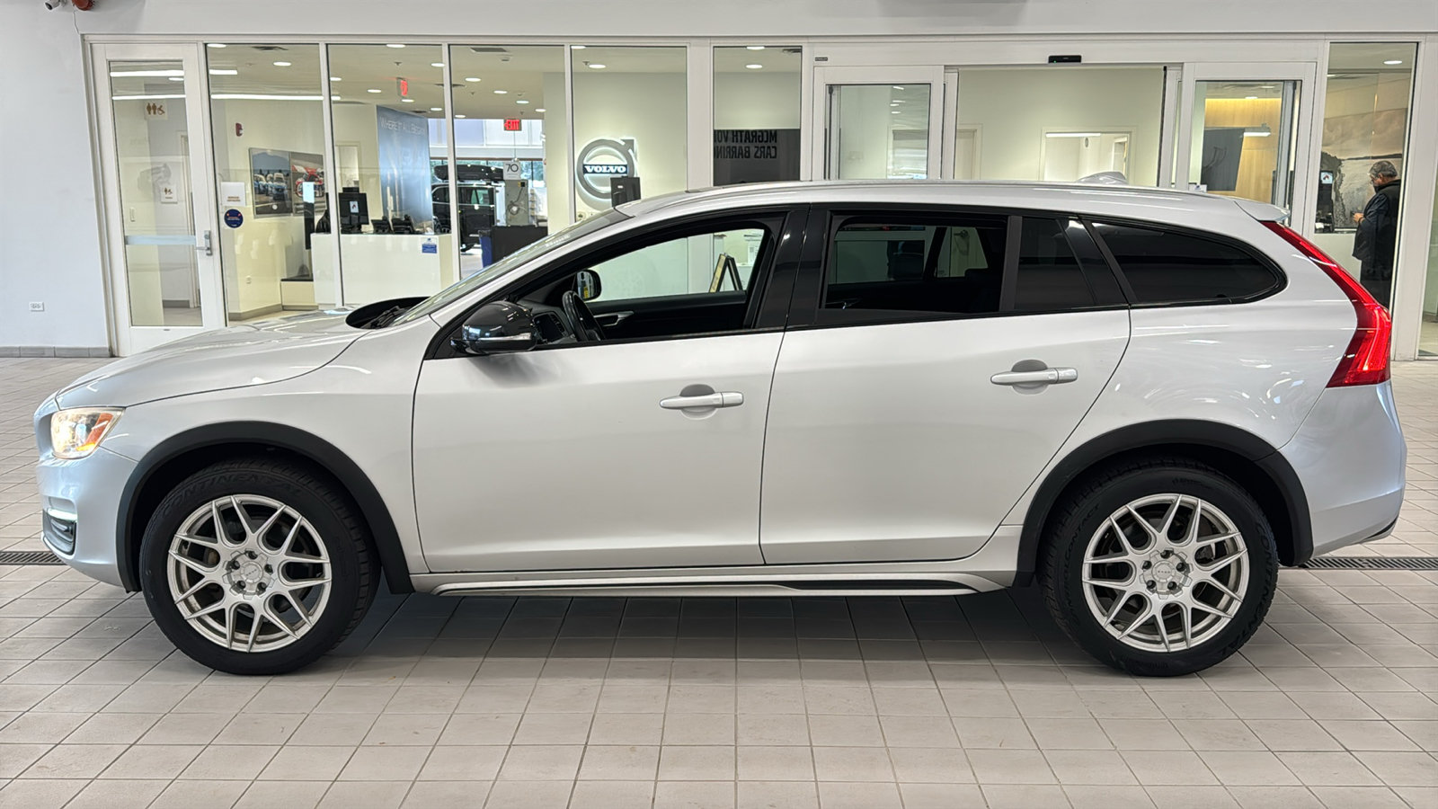 Used 2016 Volvo V60 T5 Cross Country w/ Convenience Package AWD/4WD image 8
