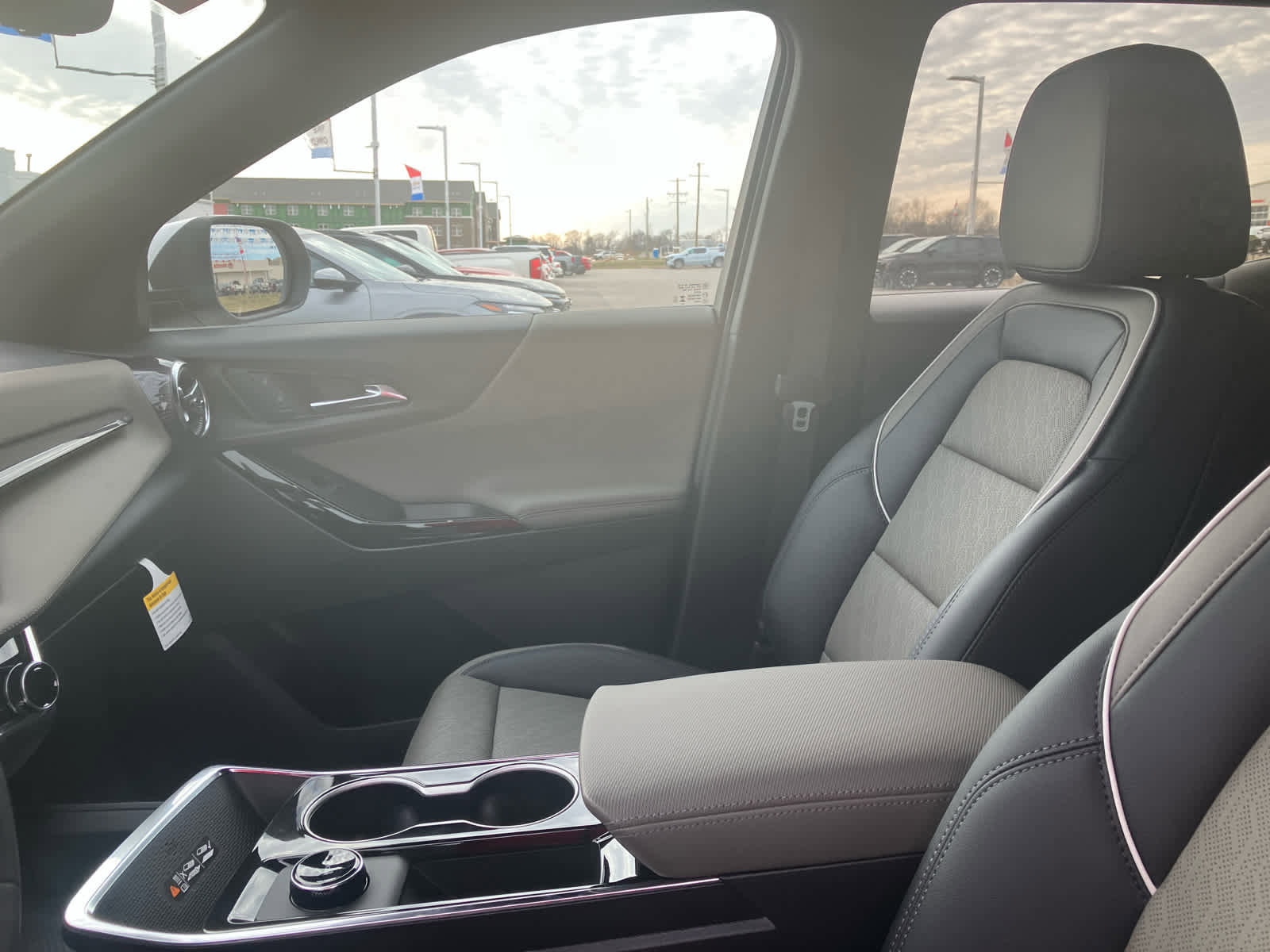 New 2026 Chevrolet Equinox LT w/ Convenience Package II image 13