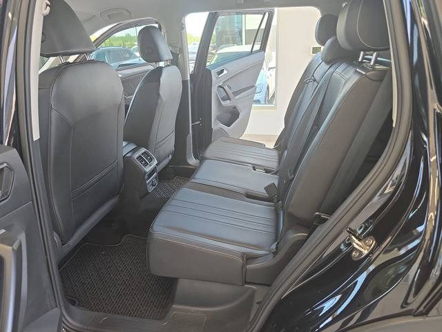 Used 2023 Volkswagen Tiguan SE FWD image 16