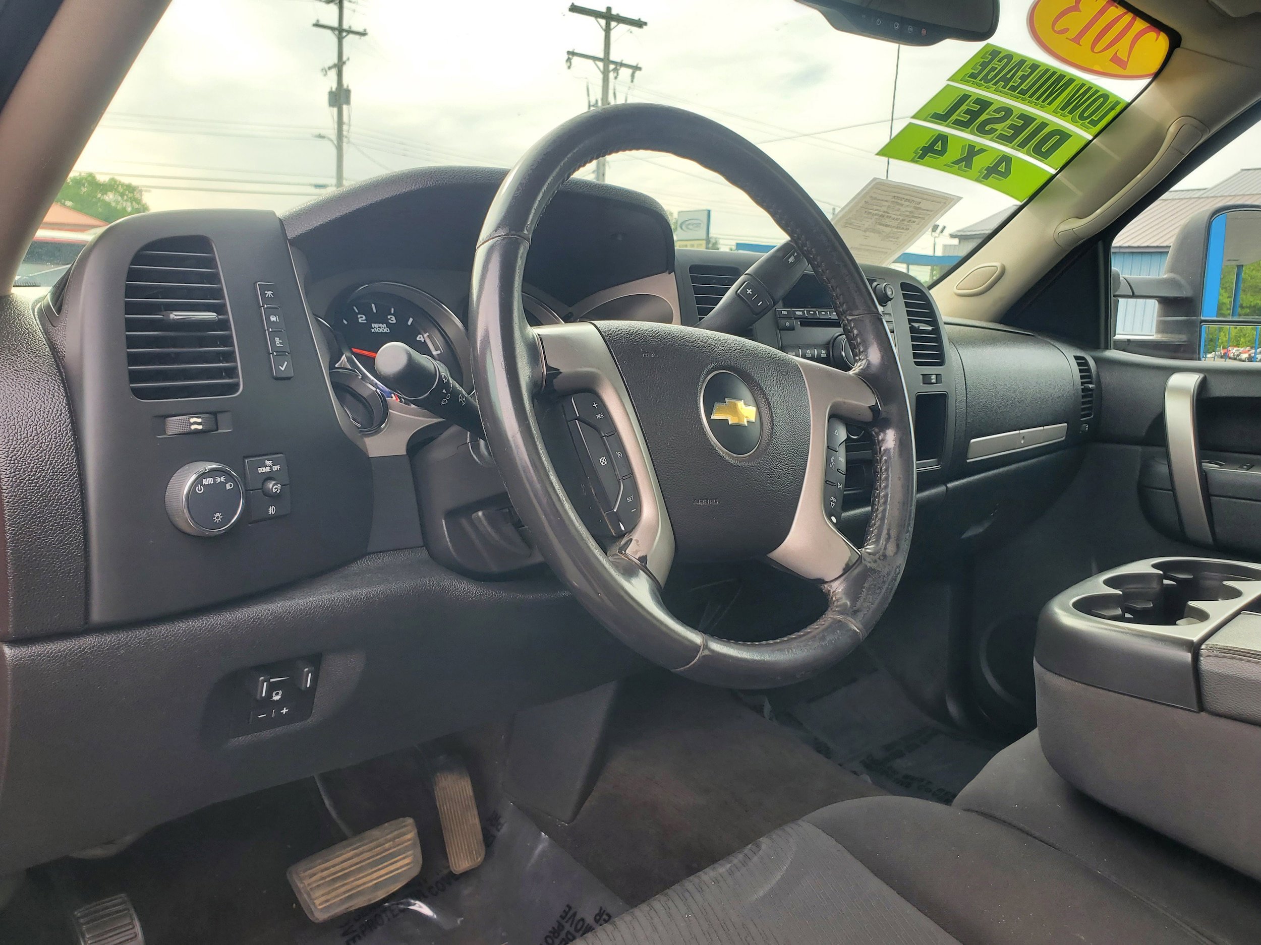 Used 2013 Chevrolet Silverado 2500 LT w/ Interior Plus Package AWD/4WD image 10