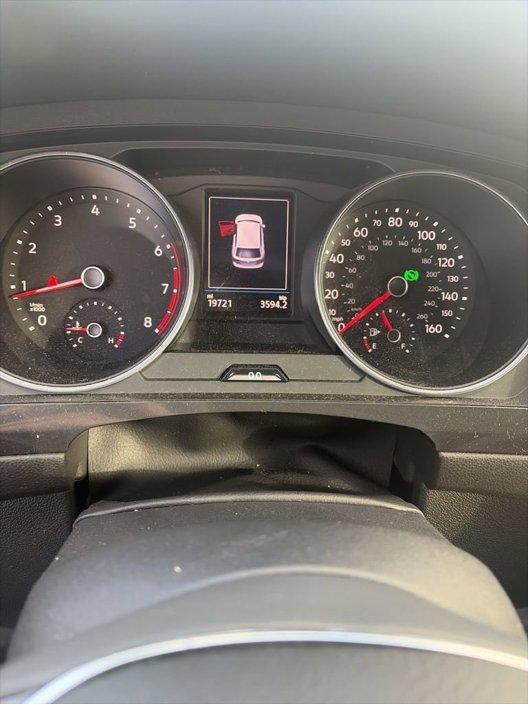 Used 2021 Volkswagen Tiguan SE R-Line image 10