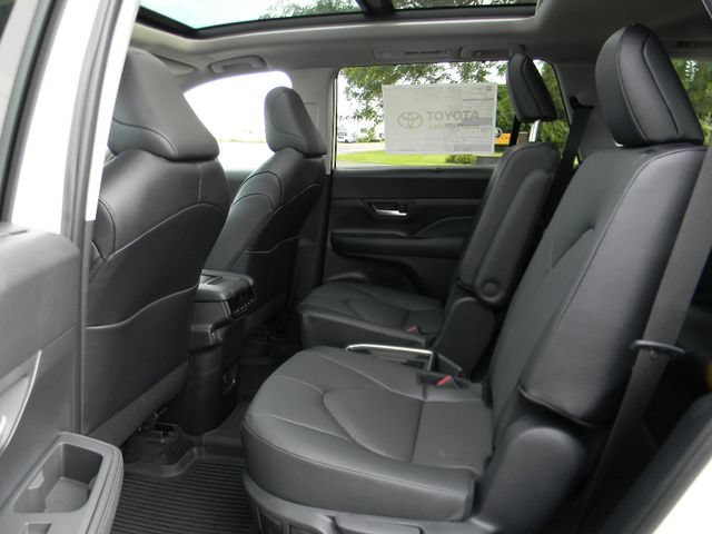 New 2026 Toyota Grand Highlander XLE FWD image 19