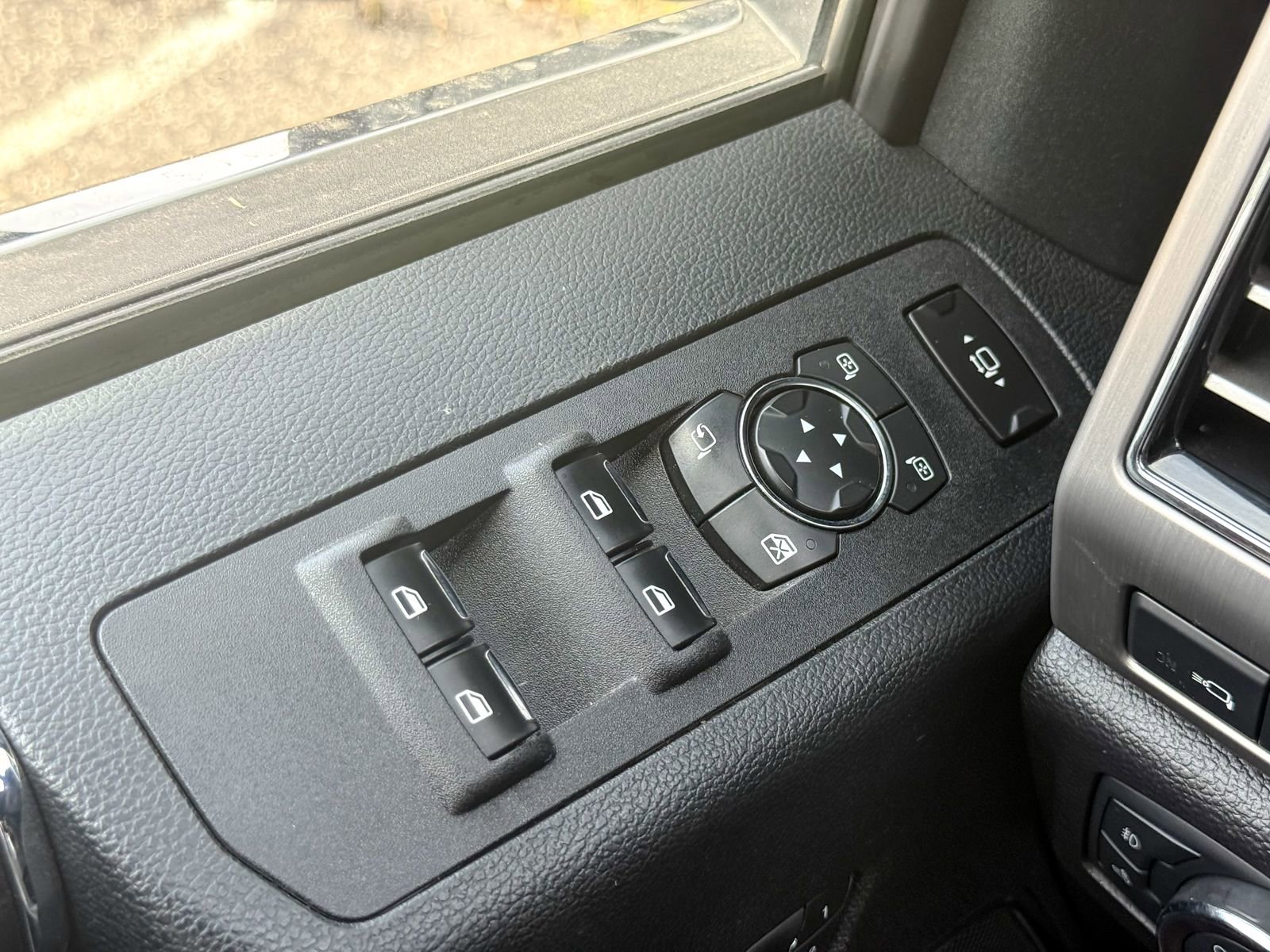 Certified 2019 Ford F250 Platinum w/ Platinum Ultimate Package AWD/4WD image 33