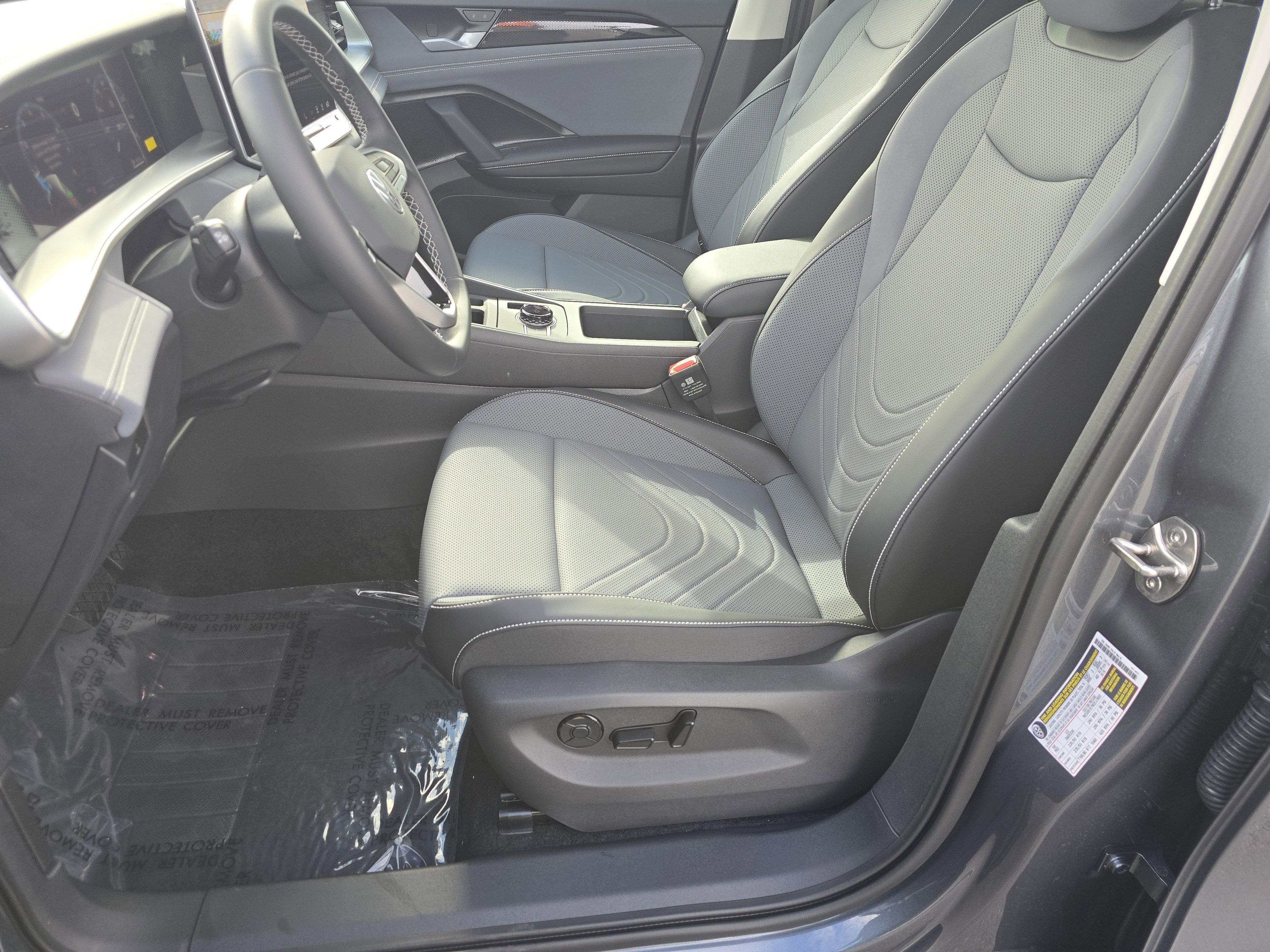 New 2025 Volkswagen Tiguan SE image 18