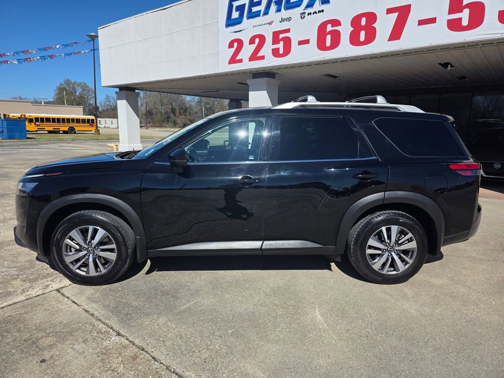 Used 2023 Nissan Pathfinder SL image 2