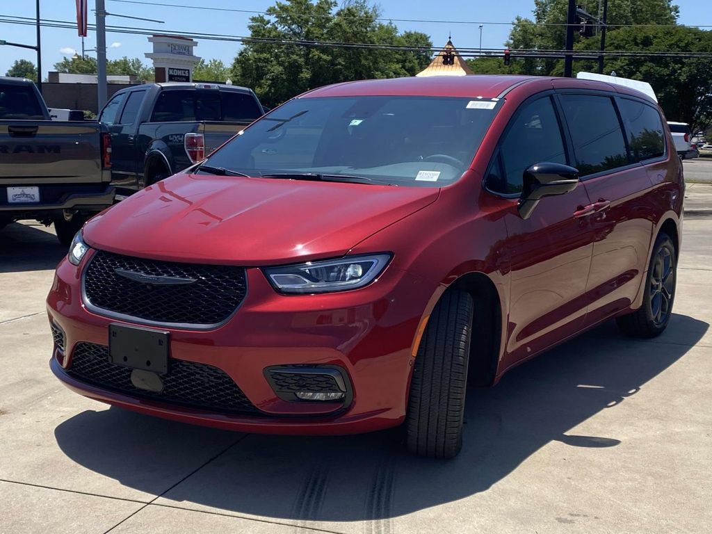 New 2026 Chrysler Pacifica Select AWD/4WD image 3