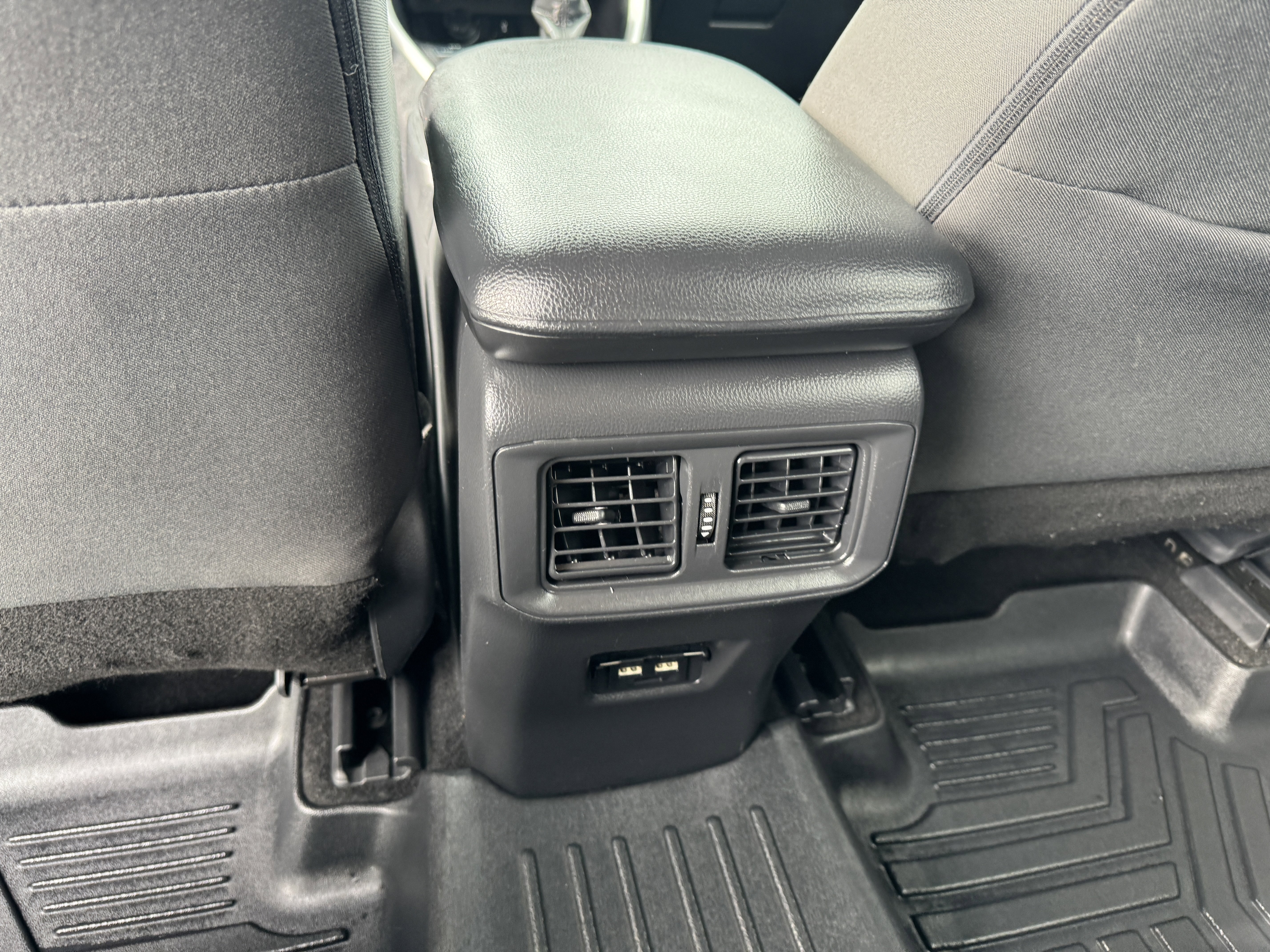 Used 2021 Toyota RAV4 XLE image 17