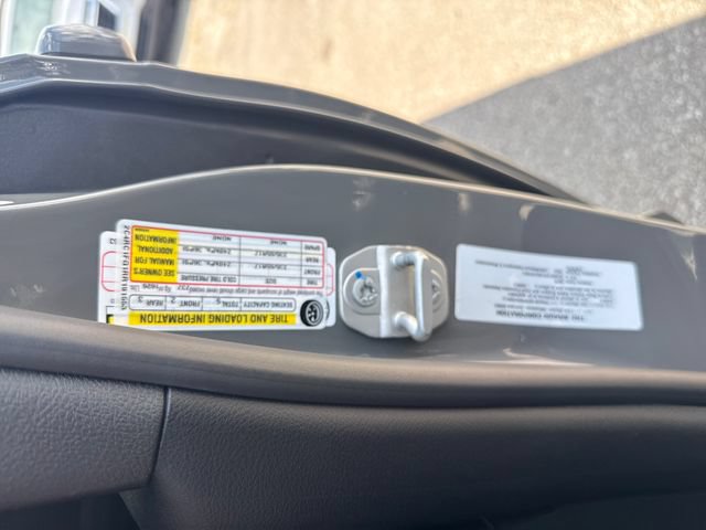Used 2024 Chrysler Pacifica Touring FWD image 21