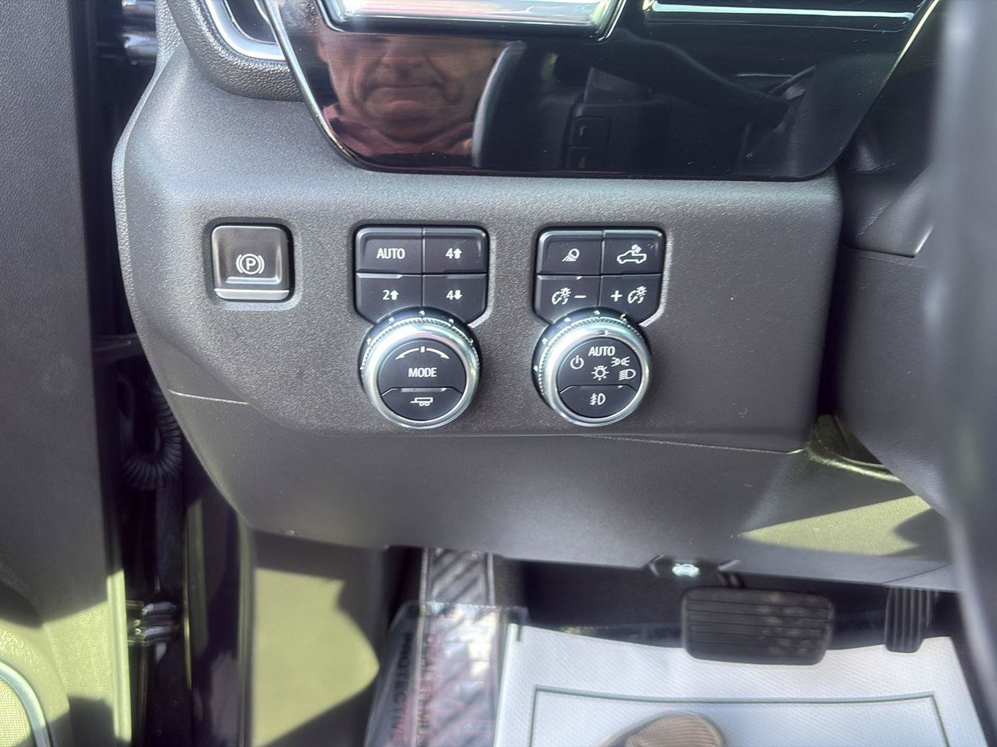 Used 2022 GMC Sierra 1500 SLT w/ SLT Premium Plus Package AWD/4WD image 16