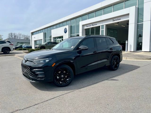 New 2026 Volkswagen Tiguan SE R-Line FWD image 1