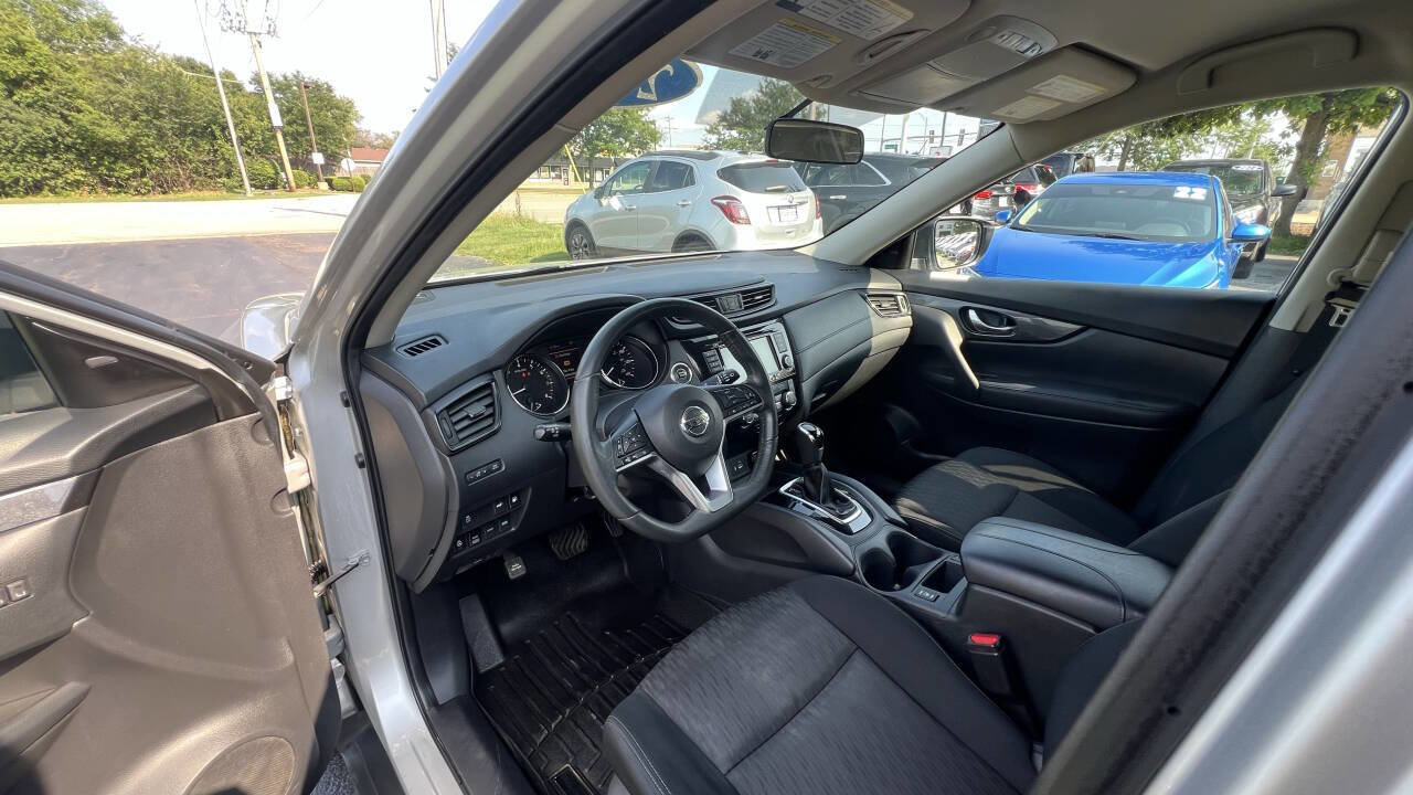 Used 2018 Nissan Rogue SV w/ Premium Package image 11