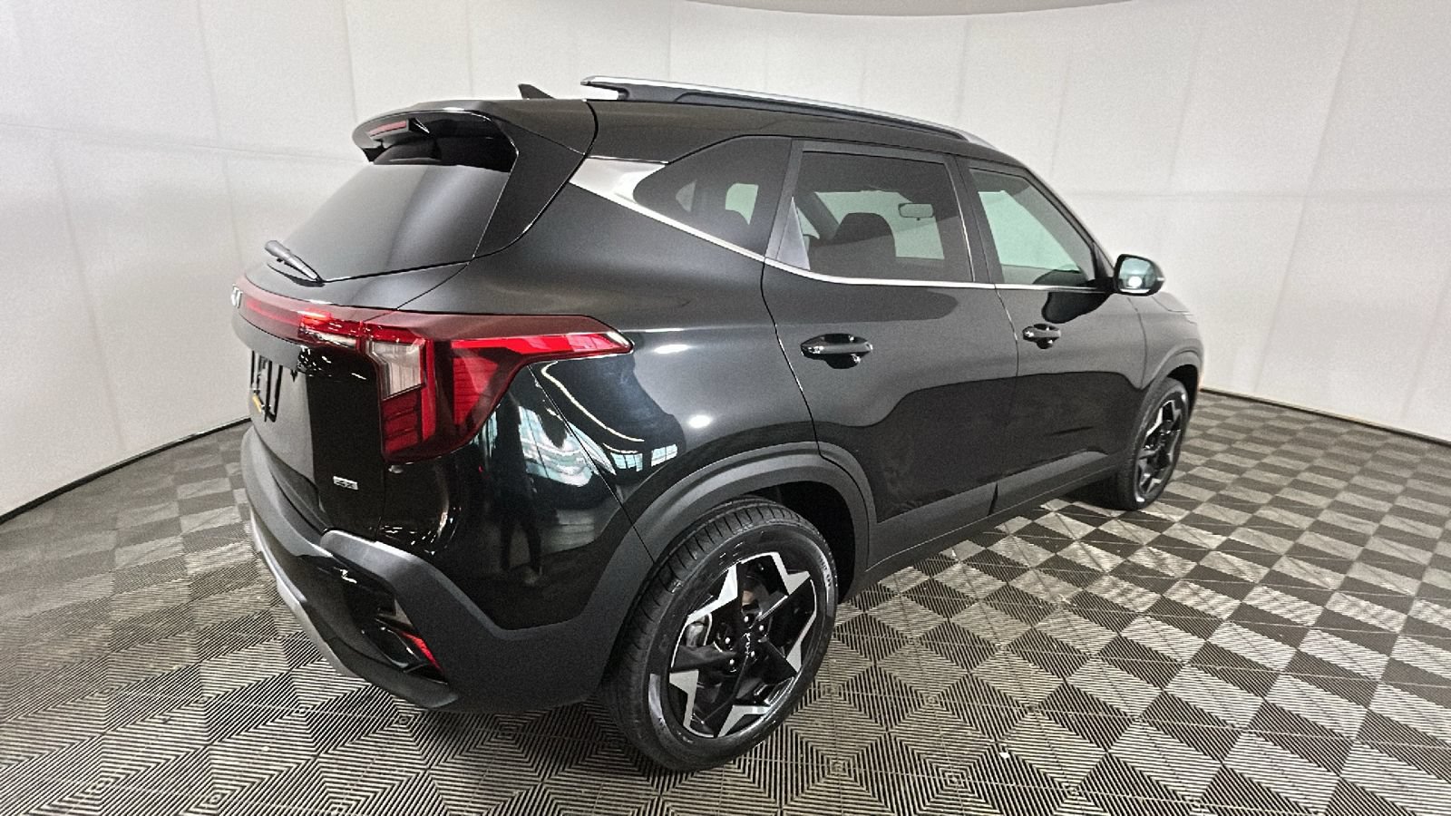 Used 2024 Kia Seltos EX AWD/4WD video 3