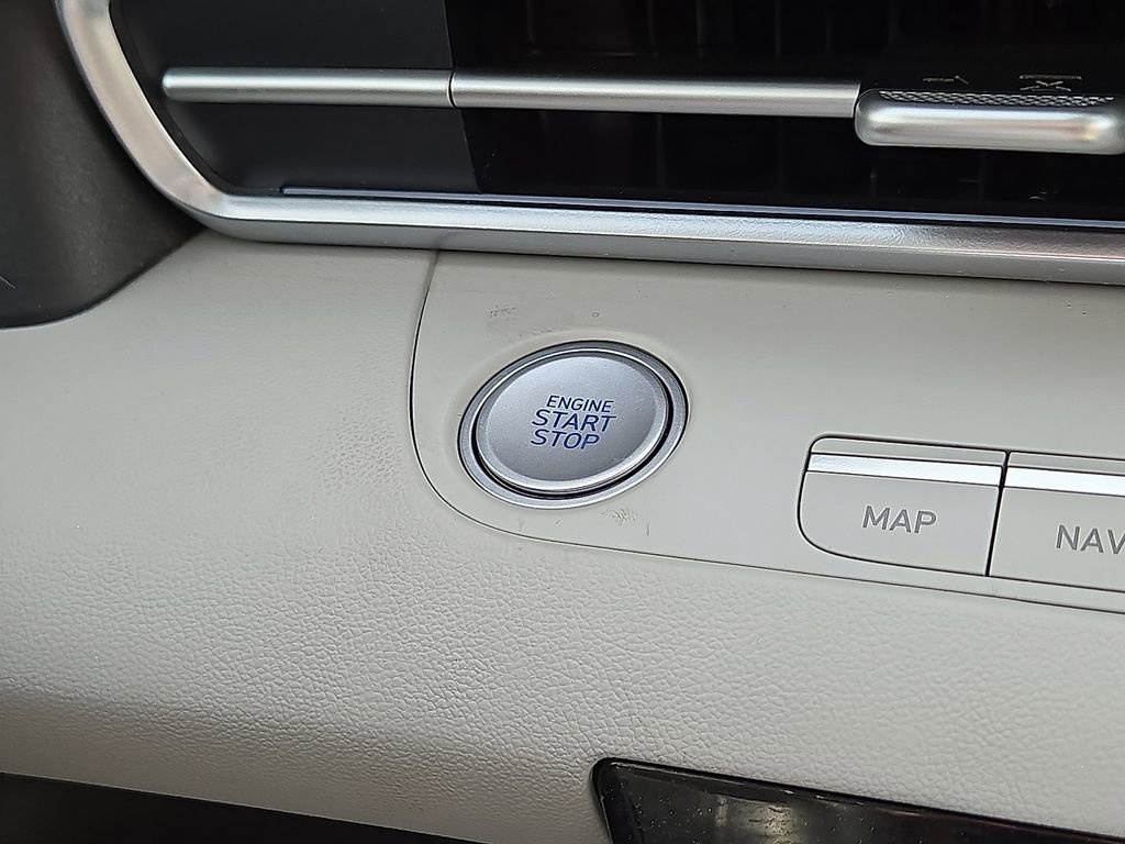 Used 2025 Hyundai Elantra Limited image 29