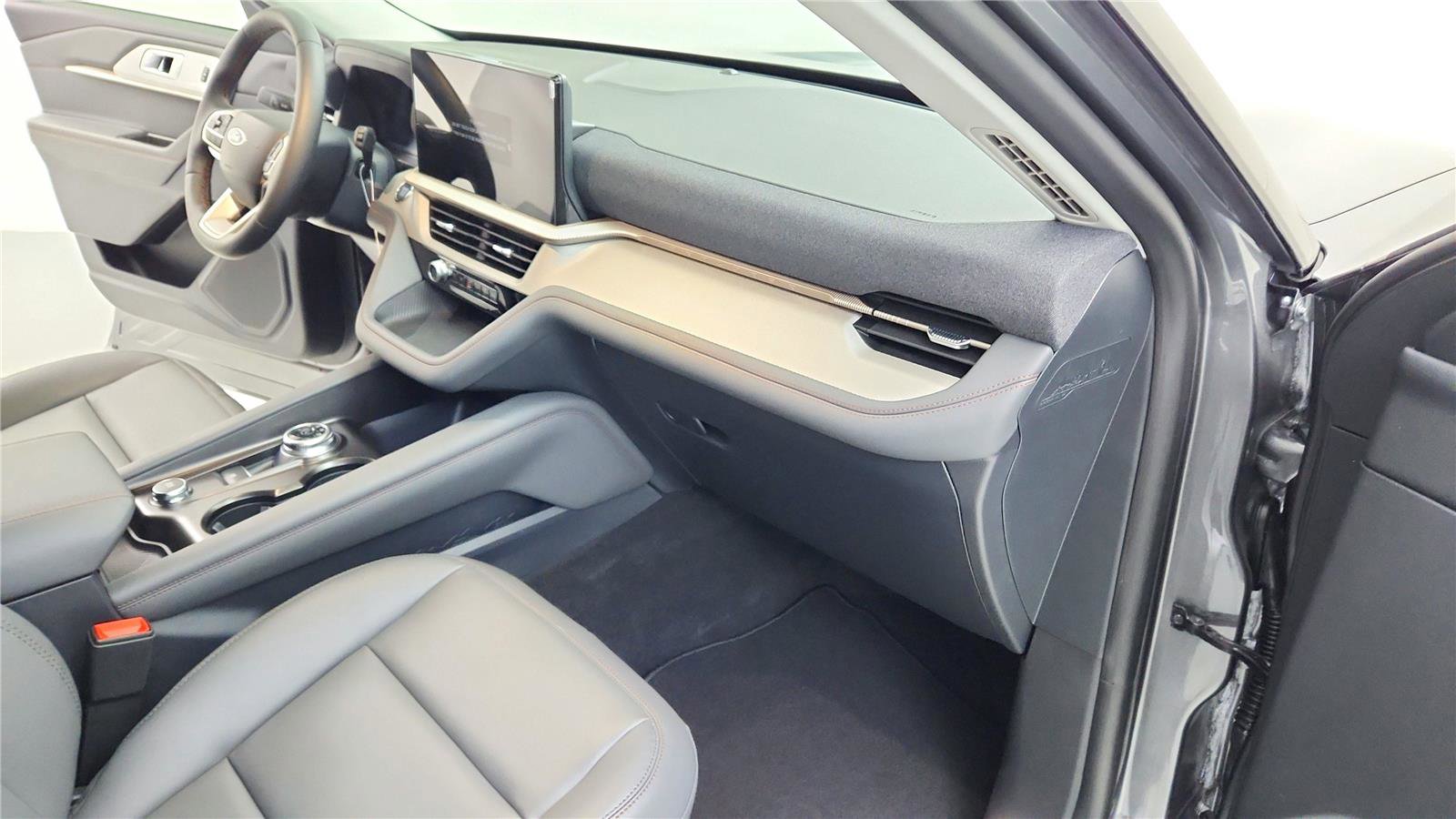 New 2026 Ford Explorer Active image 35
