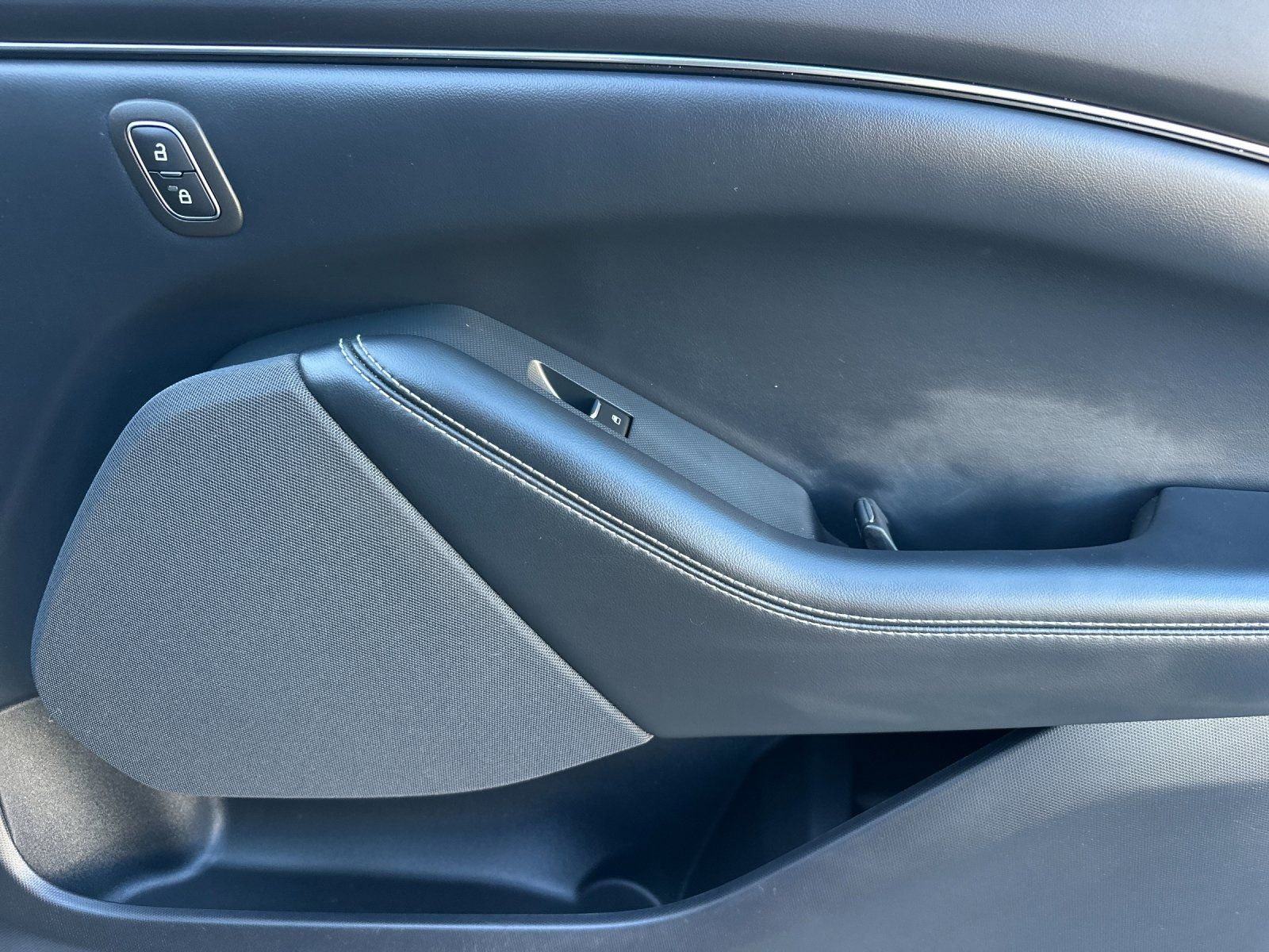 Used 2021 Ford Mustang Mach-E Select image 19