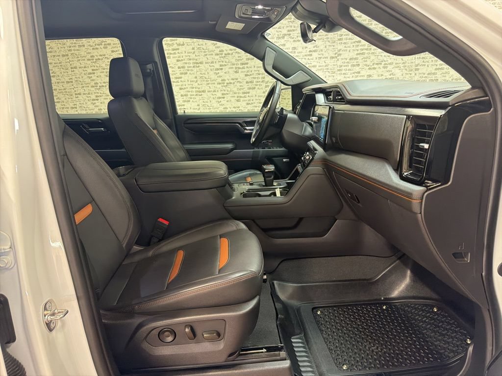 Used 2024 GMC Sierra 1500 AT4 w/ Technology Package AWD/4WD image 11