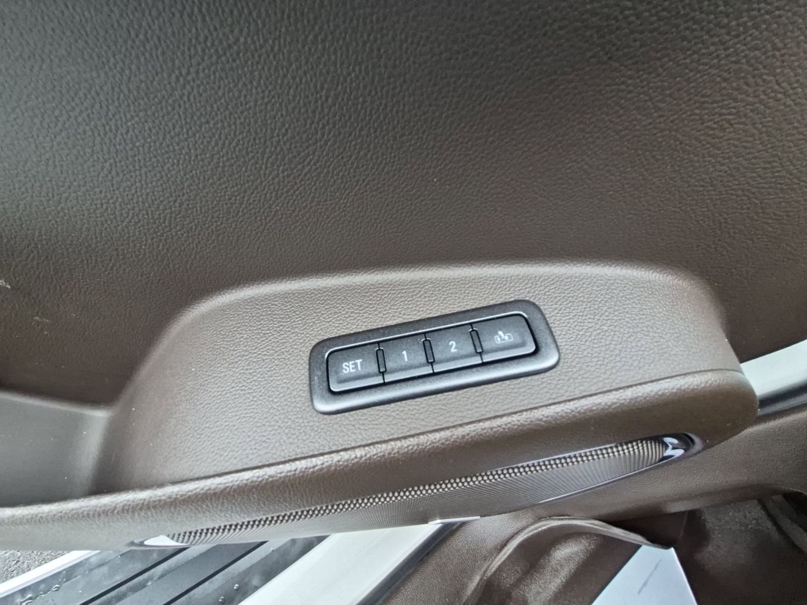 Used 2017 GMC Yukon XL Denali w/ Open Road Package image 32