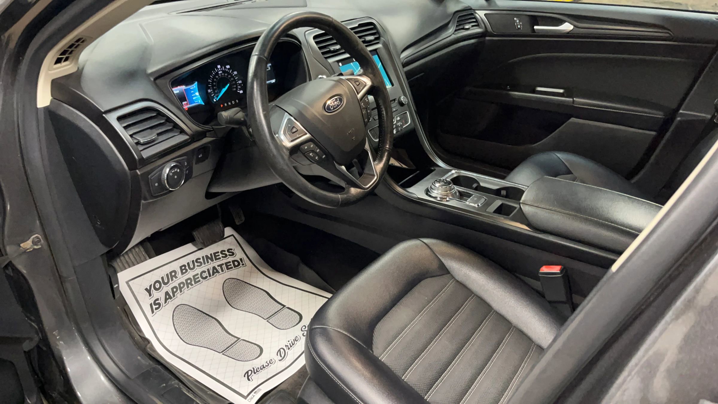 Used 2018 Ford Fusion SE w/ Equipment Group 201A image 2