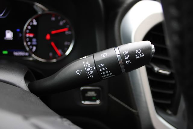 Used 2022 GMC Acadia SLT w/ Elevation Edition image 13