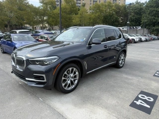 Used 2022 BMW X5 xDrive40i w/ Premium Package AWD/4WD image 1