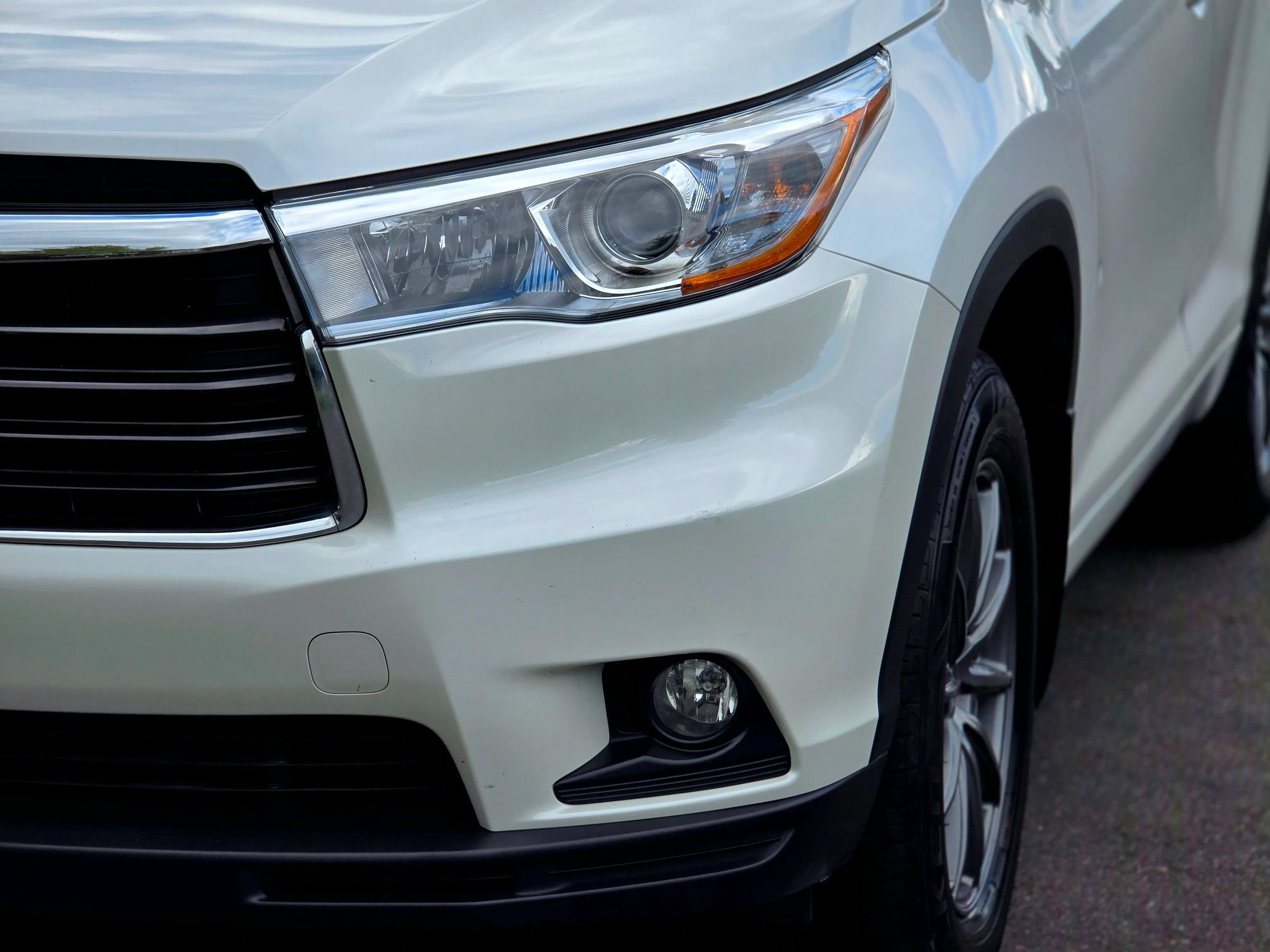 Used 2016 Toyota Highlander LE AWD/4WD image 3