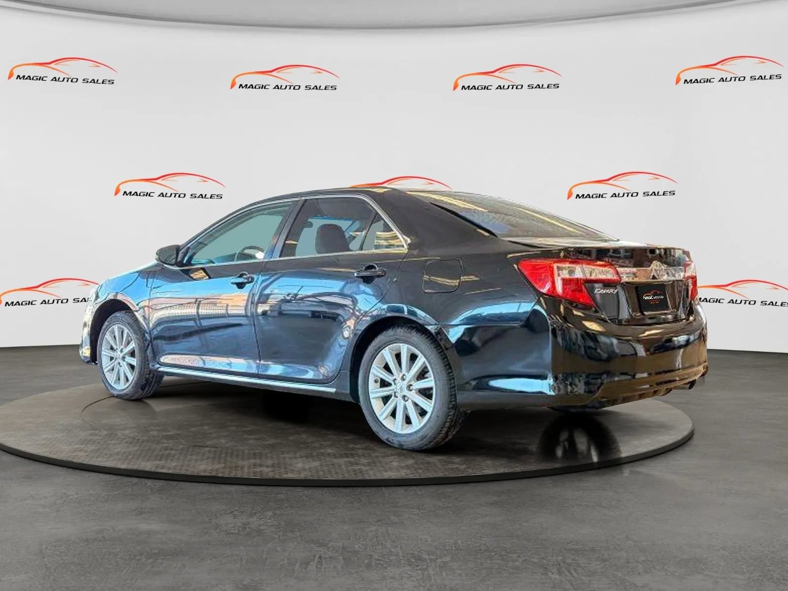 Used 2013 Toyota Camry XLE image 7