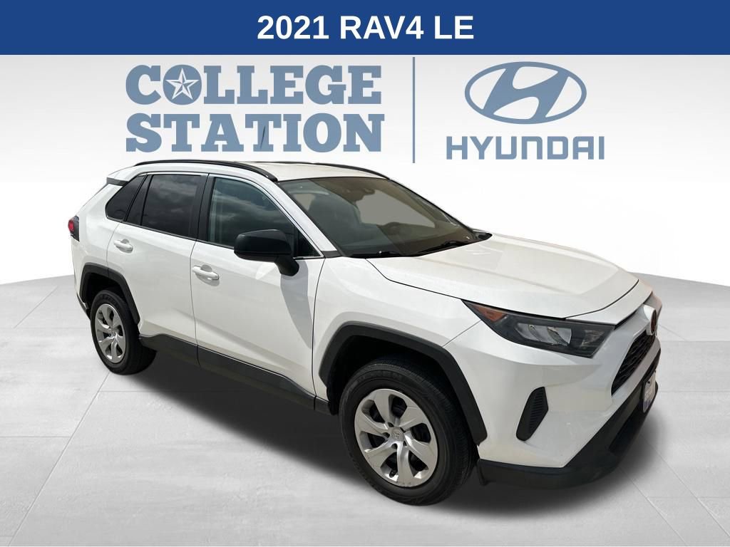 Used 2021 Toyota RAV4 LE image 1