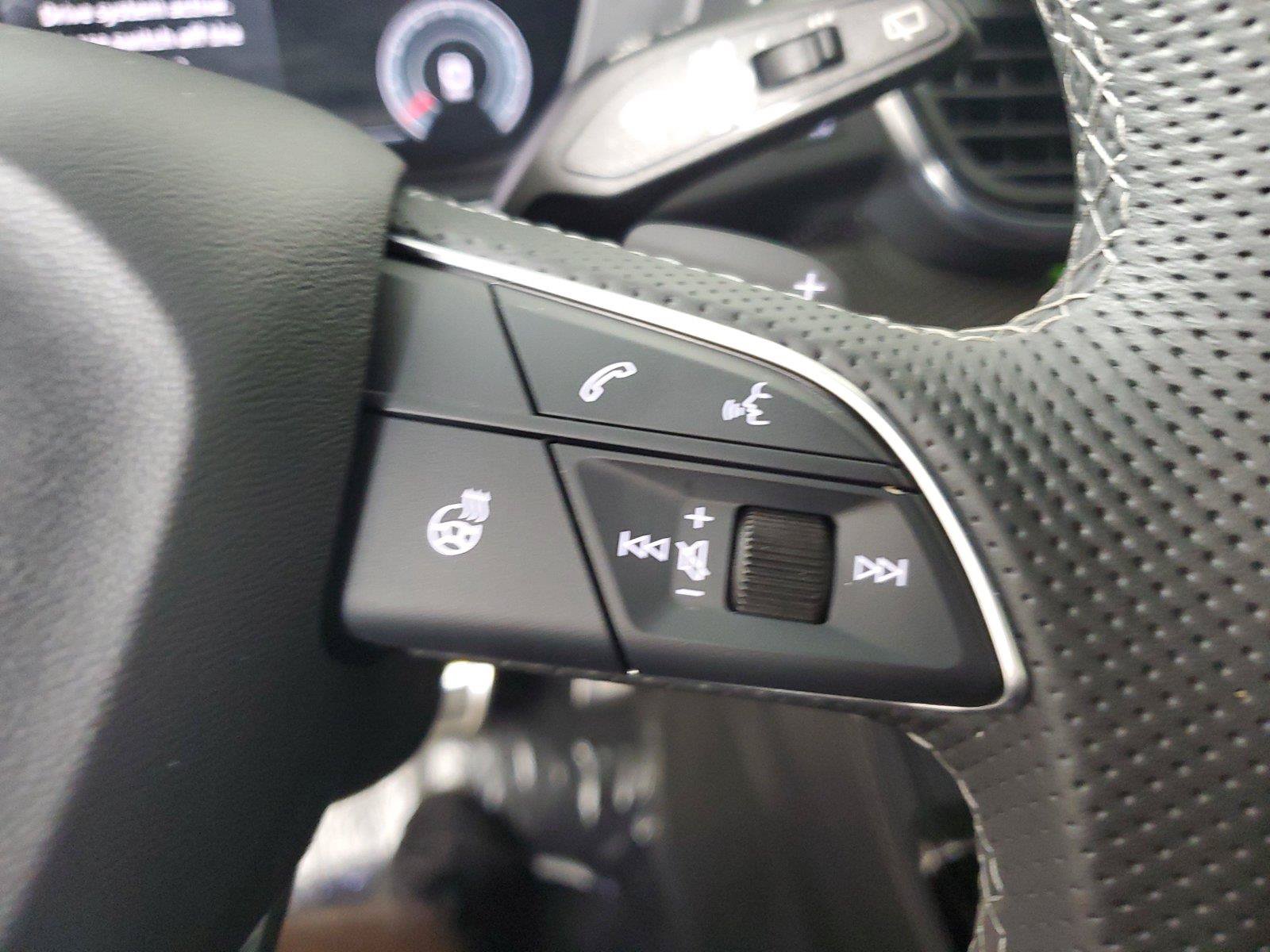 Used 2023 Audi SQ5 Prestige AWD/4WD image 26