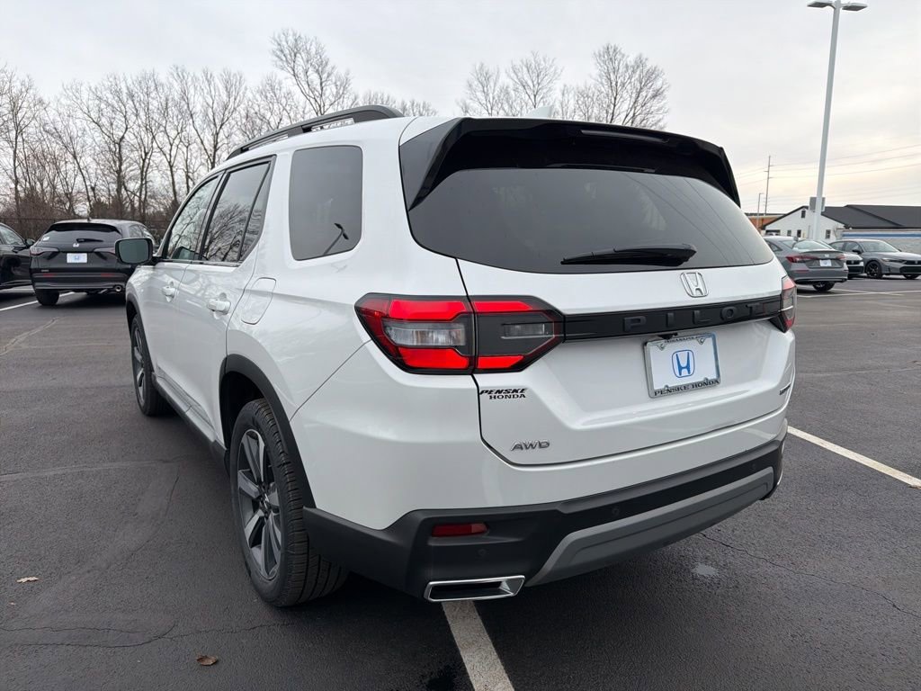 Certified 2023 Honda Pilot Touring image 3
