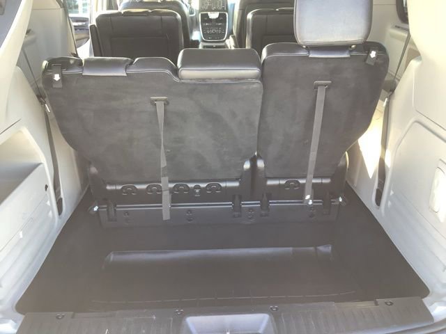 Used 2014 Chrysler Town & Country Touring-L w/ Driver Convenience Group image 12