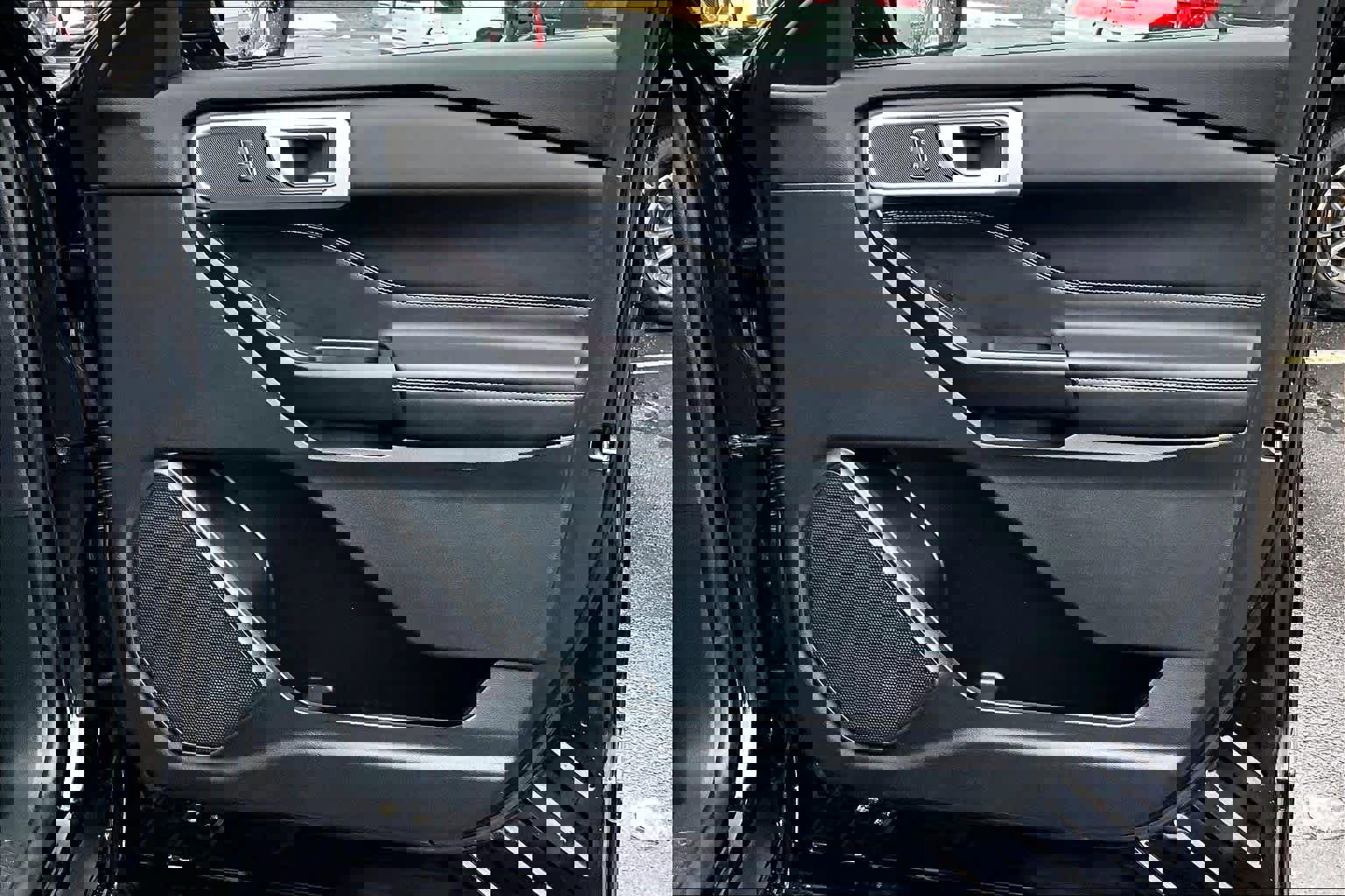 Used 2020 Ford Explorer XLT w/ Equipment Group 202A image 22