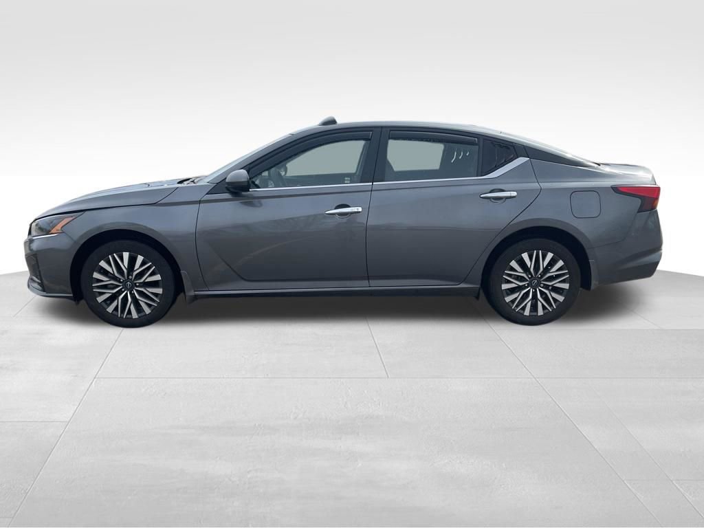 Used 2024 Nissan Altima 2.5 SV w/ SV Premium Package image 4