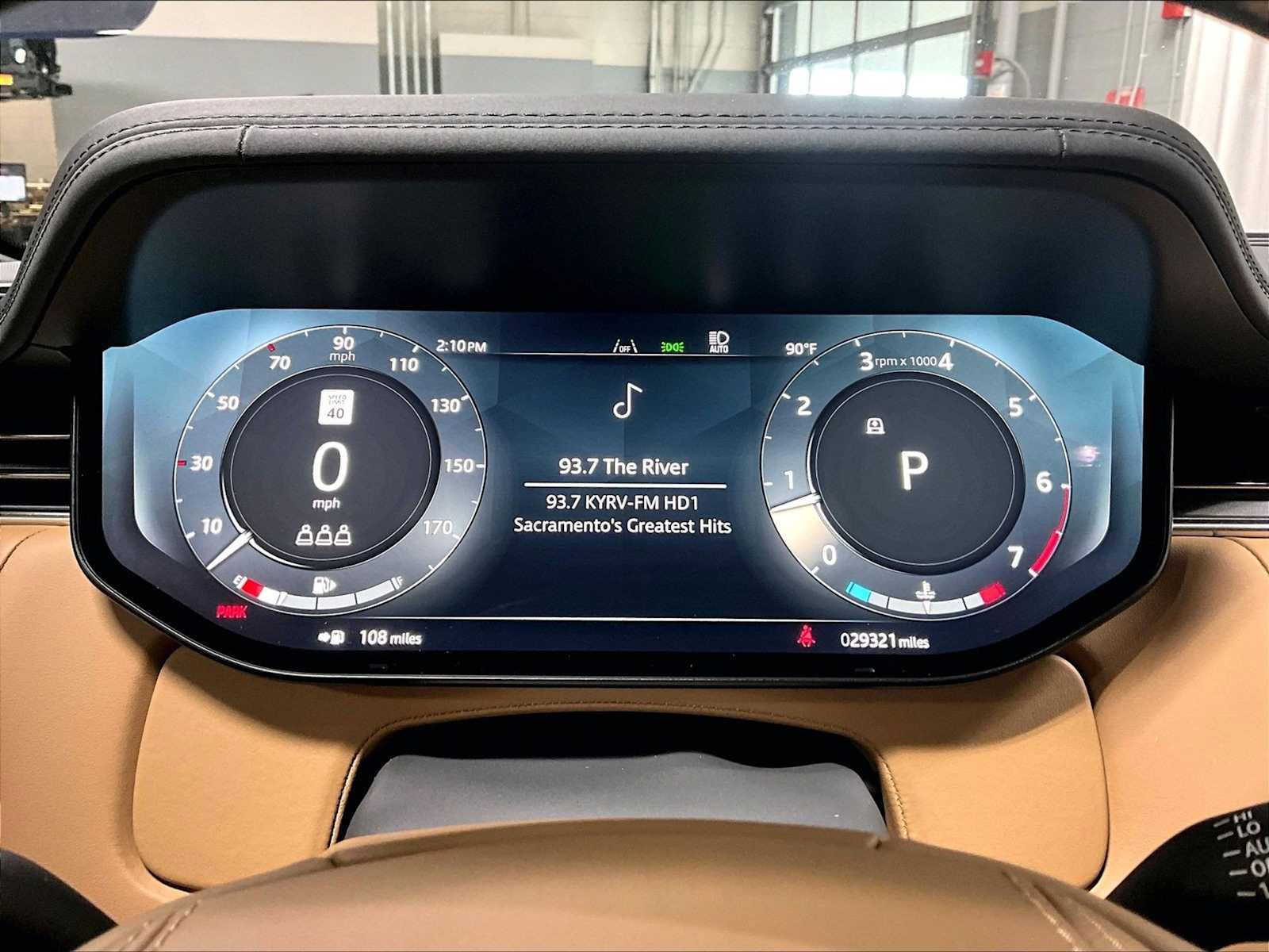 Used 2025 Land Rover Range Rover SE image 23