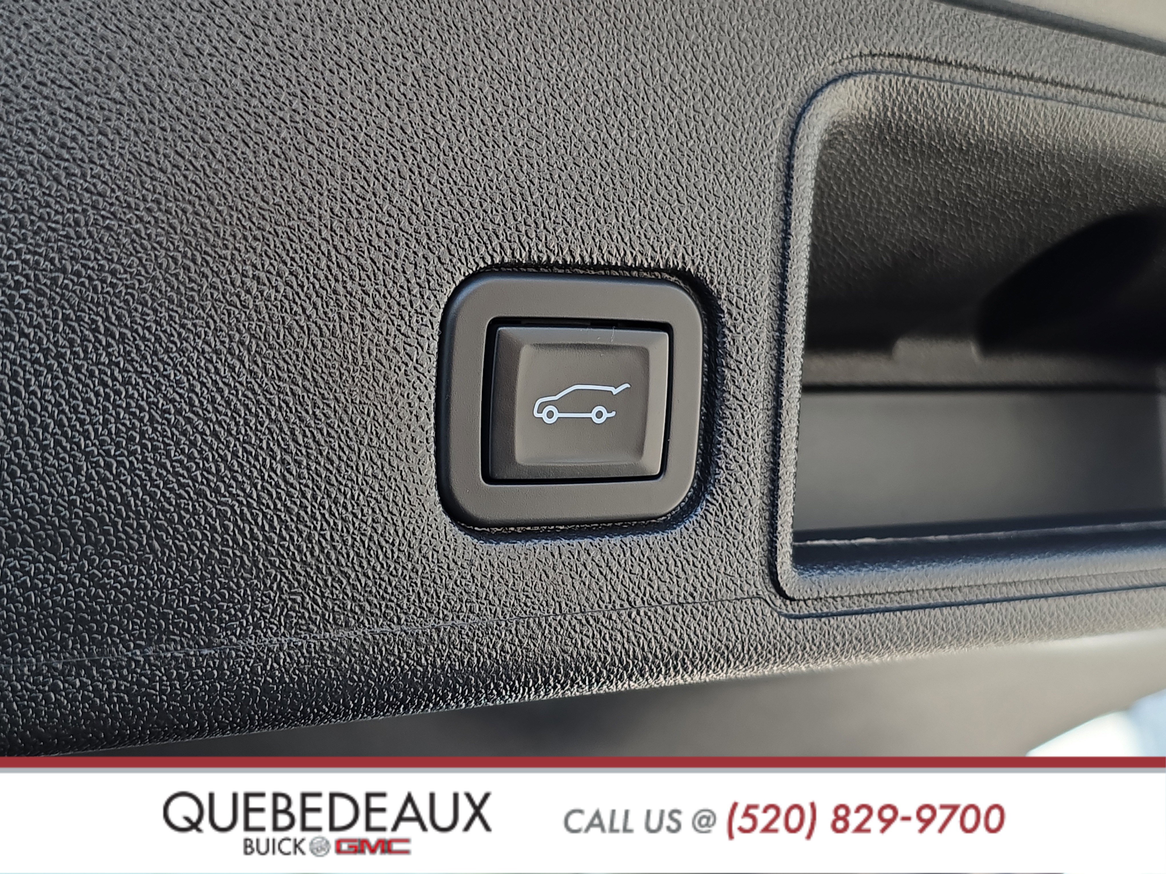 Used 2024 GMC Terrain SLE w/ Driver Convenience Package image 8