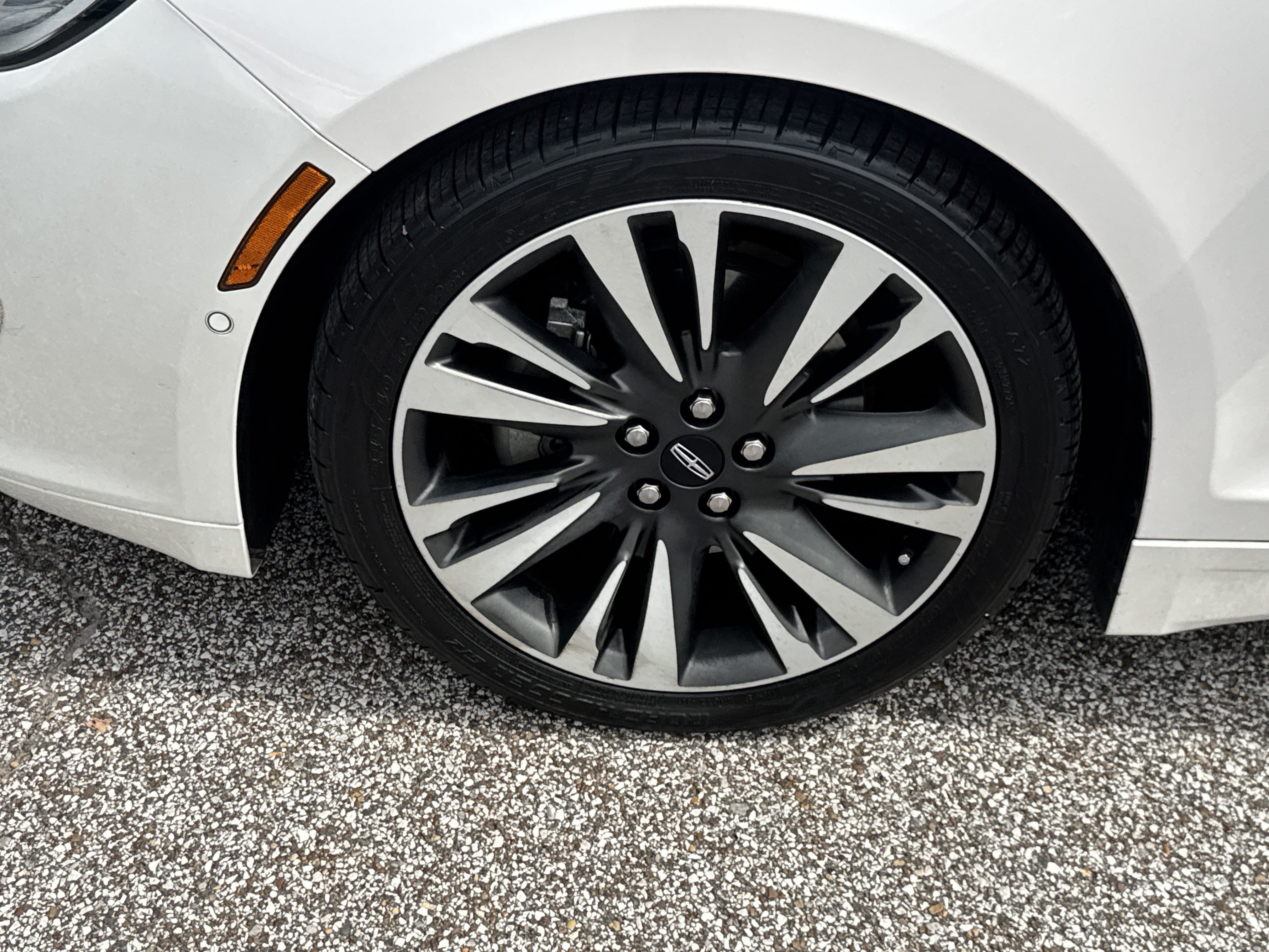 Used 2019 Lincoln MKZ Reserve FWD image 9