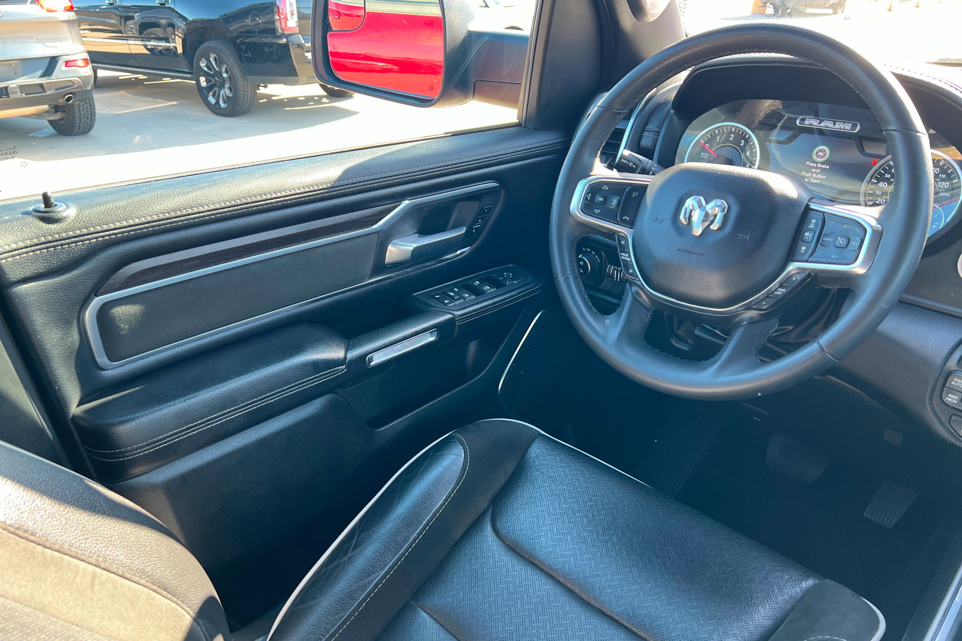 Used 2025 RAM 1500 Laramie AWD/4WD image 11