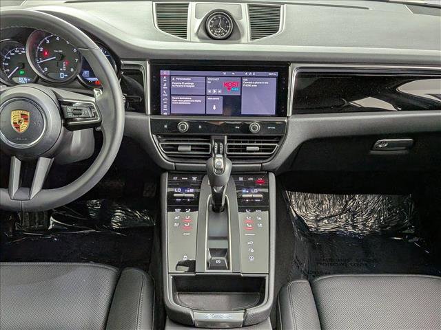 Certified 2025 Porsche Macan image 21