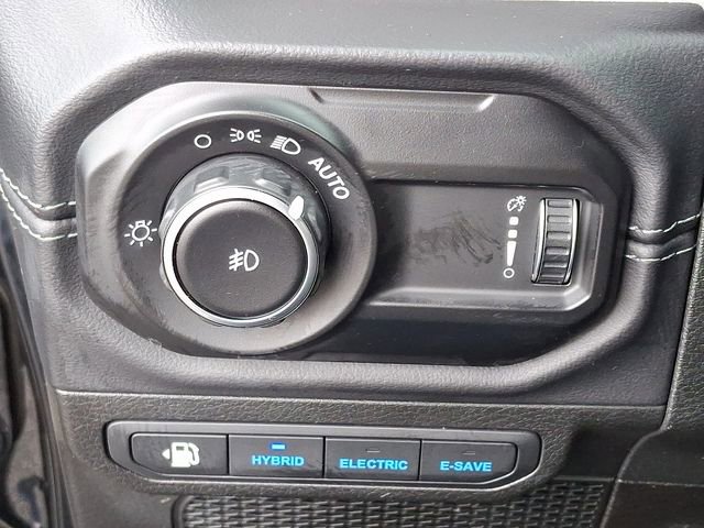 Used 2025 Jeep Wrangler Unlimited Sahara w/ Safety Group image 27