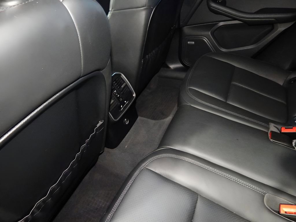 Used 2022 Porsche Macan image 36